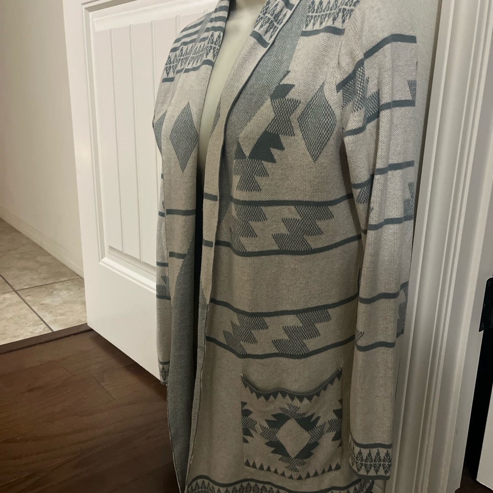 Jessica Simpson Geometric Patterned Cardigan - Picture 2 of 5